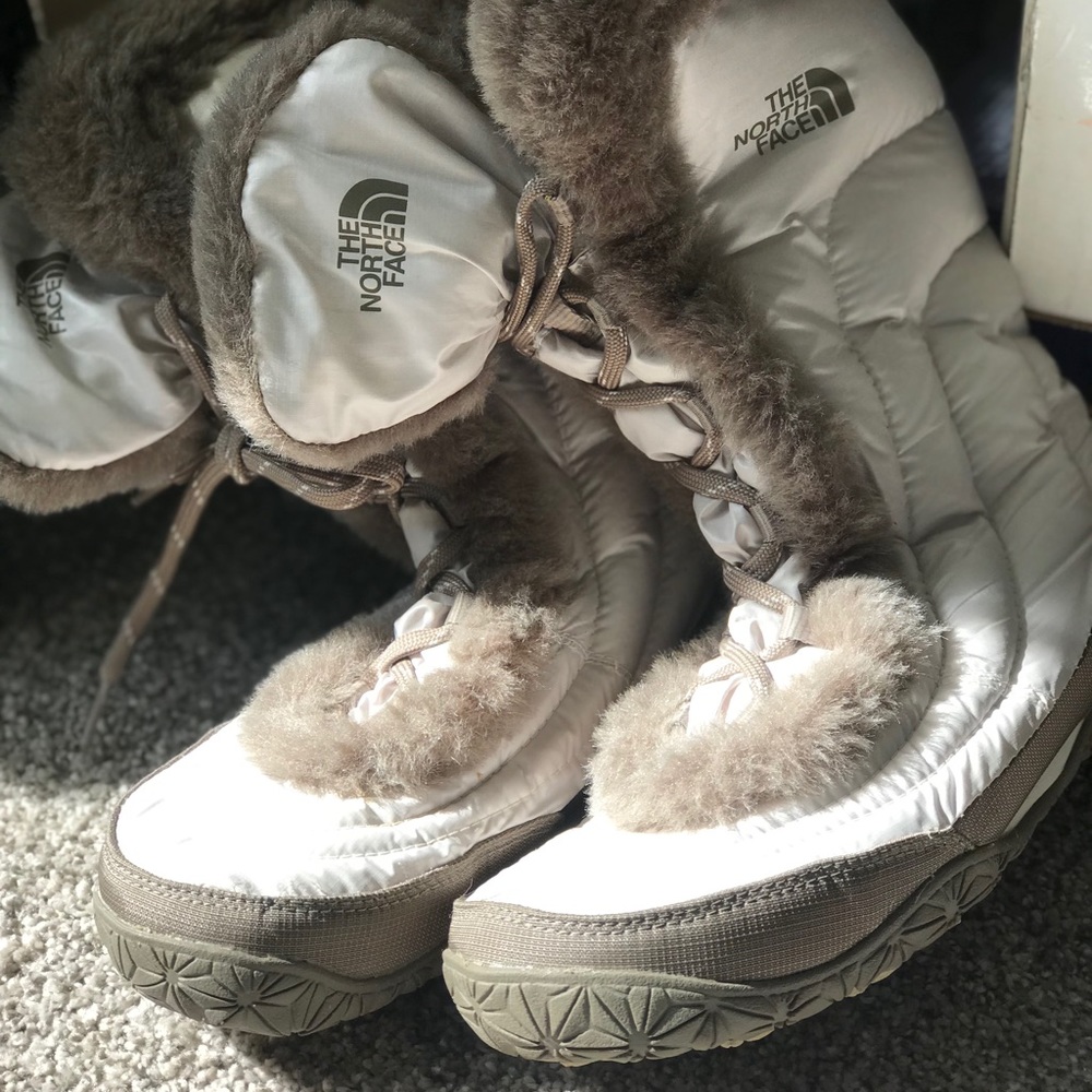 Snow boots